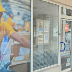 Adhésif micro perforé vitrine