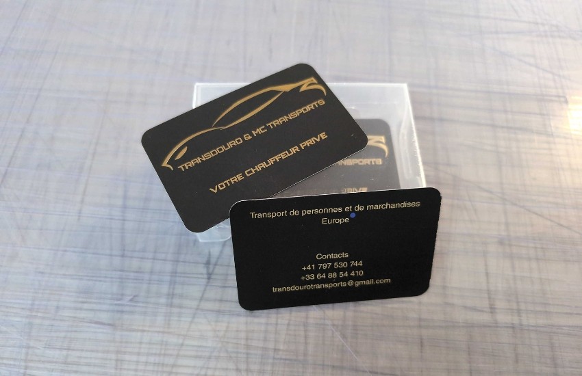 Photo d'une pile de cartes de visites personnalisées