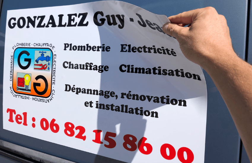 Plaque magnétique véhicule