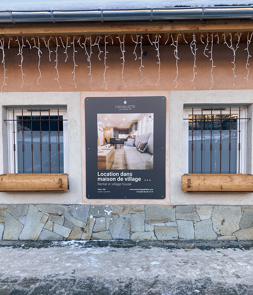 Panneau publicitaire location l'Aiguillette
